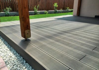 WPC teraszburkolat - magas oldaltakaróval