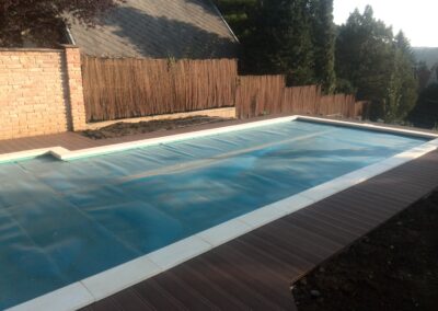 WPC burkolat medence mellé